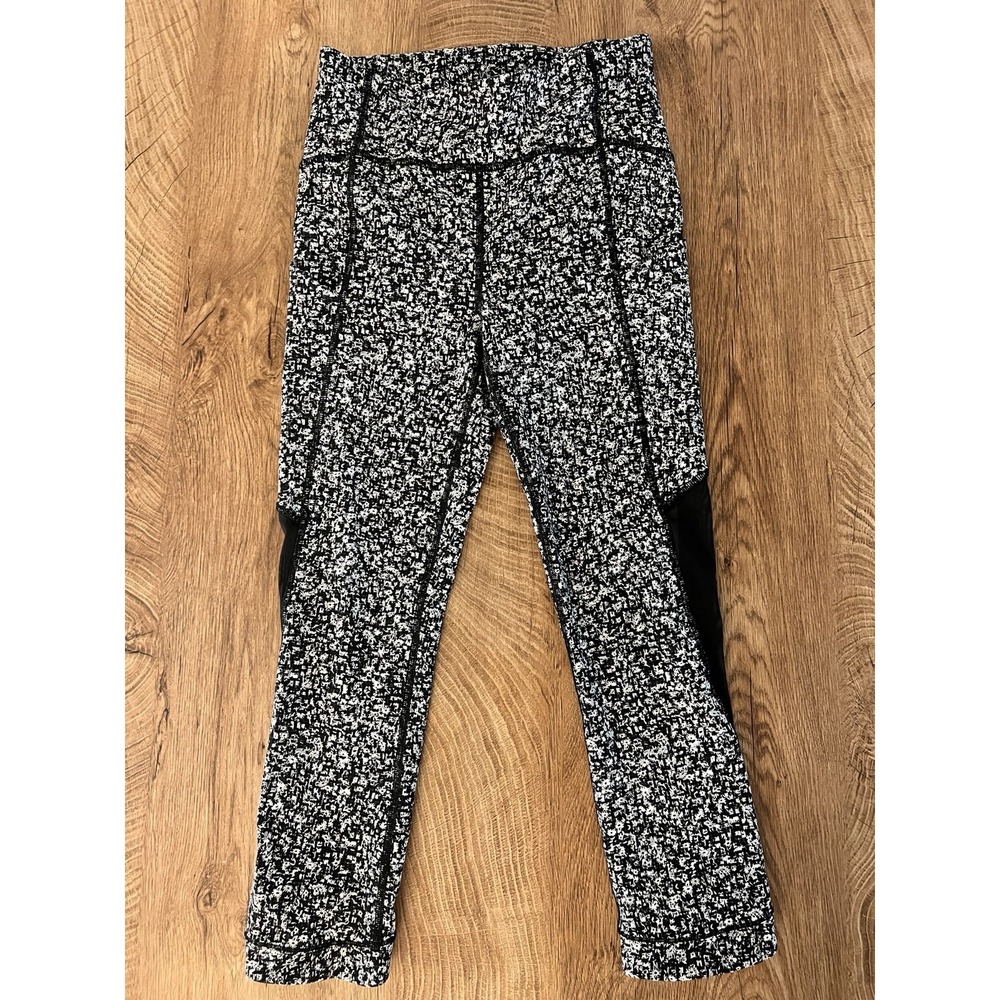 Lululemon Women's Capri Black And‎ White Side Mesh Leggings Size 4